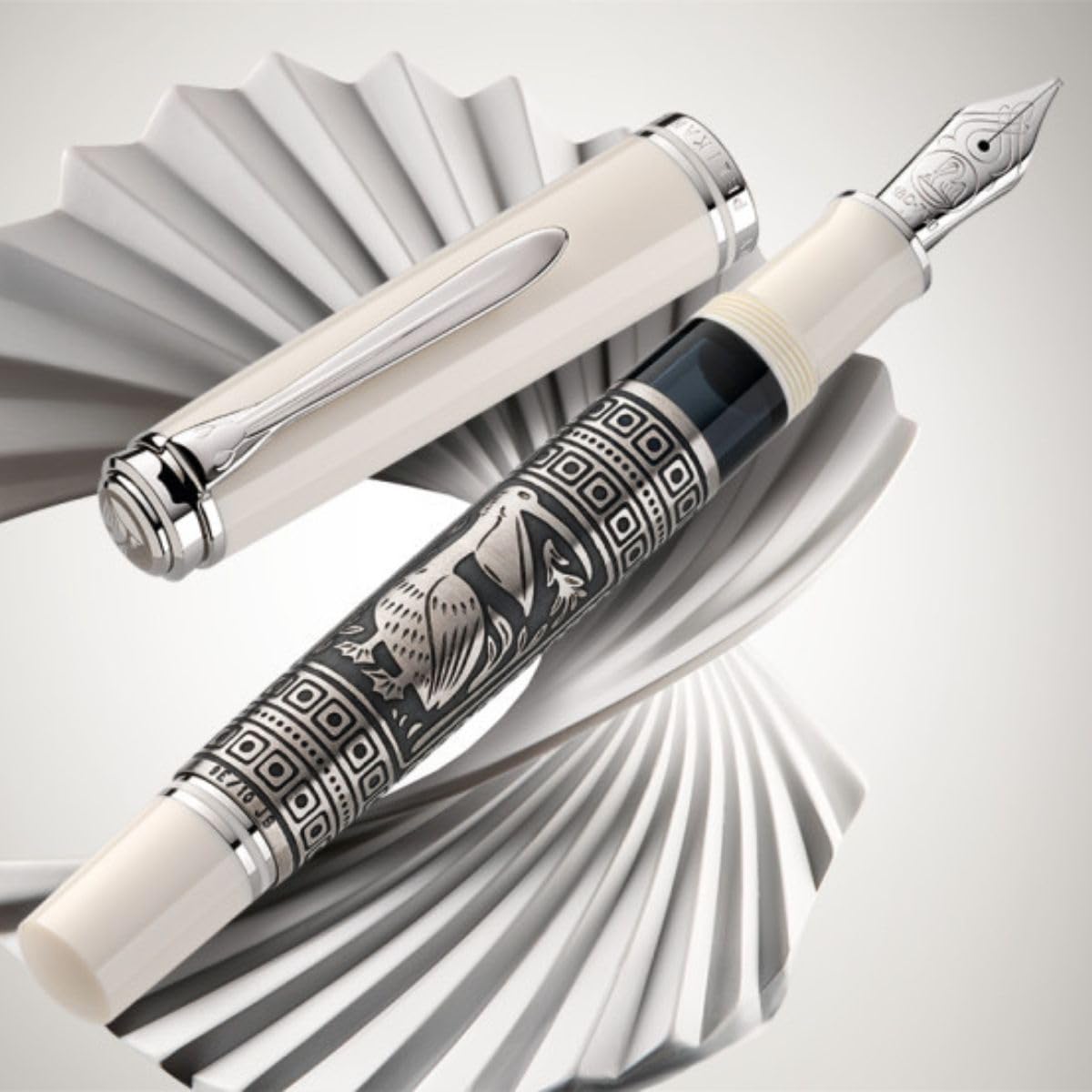 Amazon | ペリカン Pelikan 万年筆トレド M910 ホワイト M 中字 特別